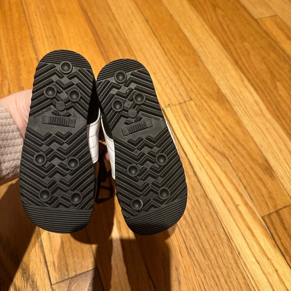 Puma Roma Kids Black and White Low-Top Sneakers - Picture 5 of 5